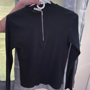 Soft zip up shirt.🙂